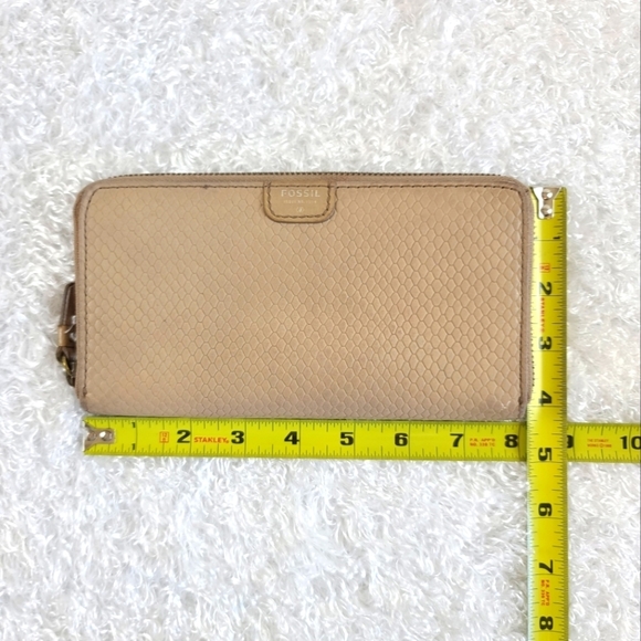Fossil Bone Tan Textured Leather Zip Around Wallet - Picture 2 of 3